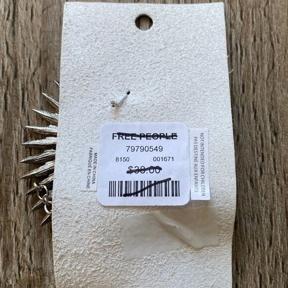 Free People Ear Party Gold Tone Rhinestone & Chain Tassel No Piercing Ear Cuff - Picture 5 of 5